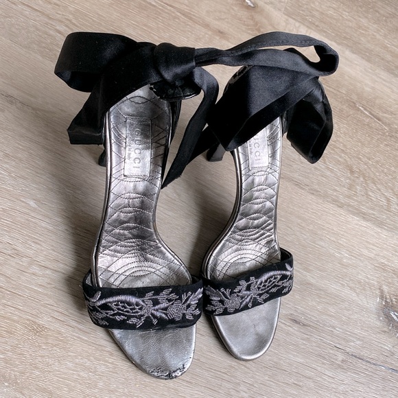 [Gucci] Black Embroidered Suede Open-Toe Ankle Ribbon Bow Tie Pumps Sz 7.5 - Picture 3 of 13